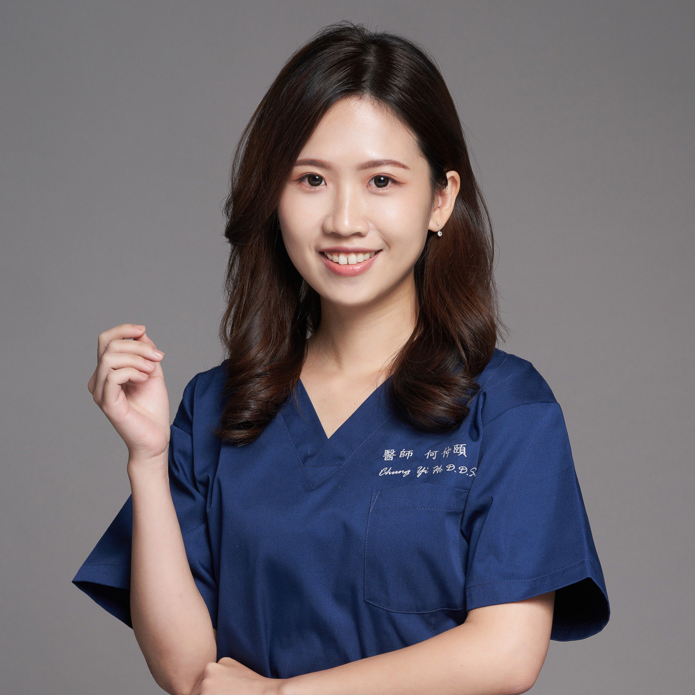 Dr.何仲頤 齒顎矯正專科醫師